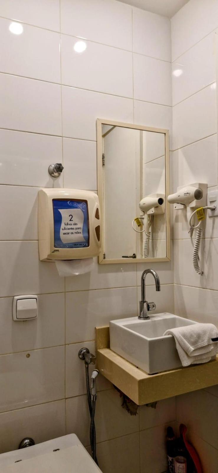 Apartamento Copacabana Esquina Frente Rua Hilario De Gouveia *