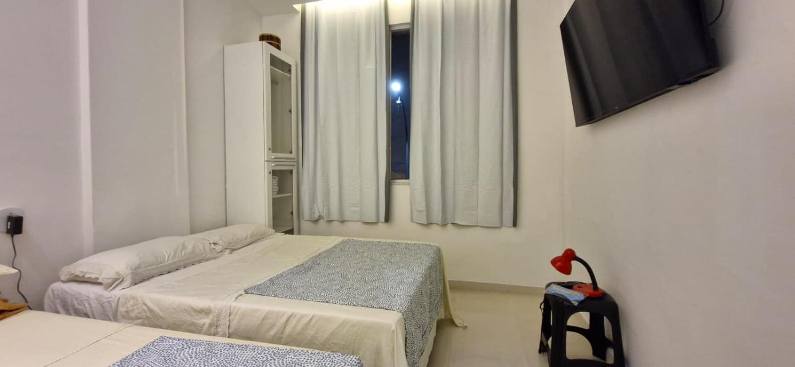 Apartamento Copacabana Esquina Frente Rua Hilario De Gouveia