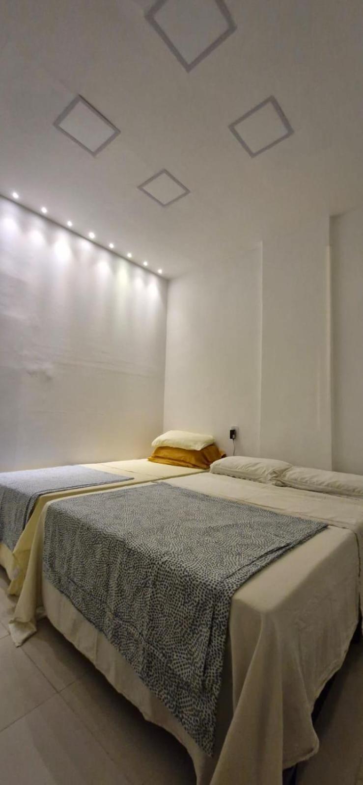 Apartamento Copacabana Esquina Frente Rua Hilario De Gouveia